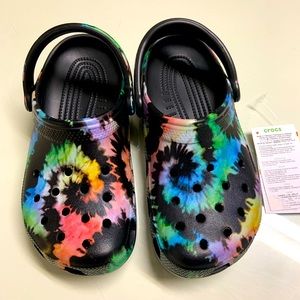YOUTH CROCS SIZE 4